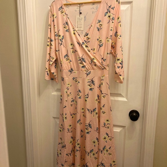 NWT Plus size floral cross cross front midi dress size 22 - Picture 1 of 6